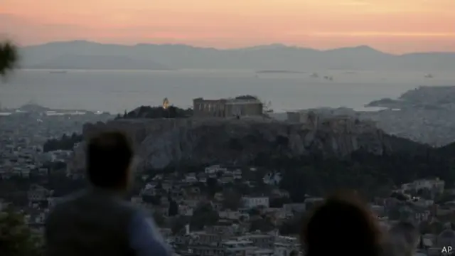 تتعرض اليونان الواقعة جنوب غربي قارة أوروبا لهزات ارضية متكررة معظمها لا يخلف خسائر