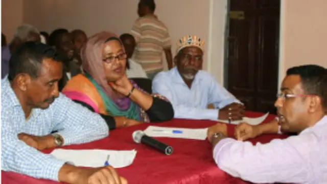 لجنة التحكيم في المسابقة