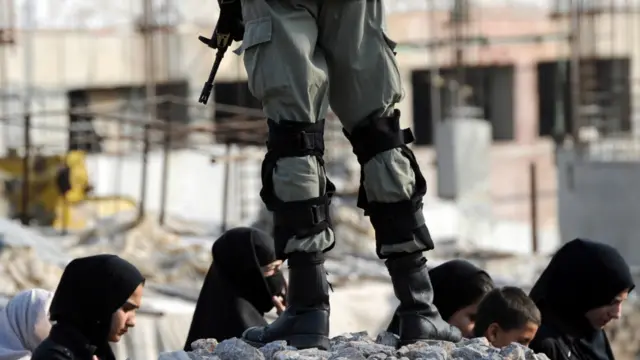 چالیسویں کے جلوس میں ہمیشہ کی طرح خواتین اور بچے بھی شریک تھے۔