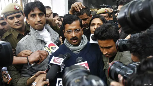 عام آدمی پارٹی نے عوام سے ایک قسم کے ریفرنڈم کے بعد ہی حکومت سازی کا فیصلہ کیا ہے