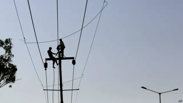 दिल्ली चुनाव, बिजली