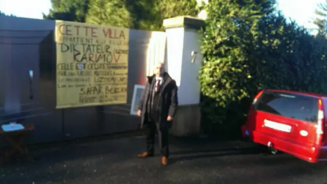 Сафар Бекжон Гулнора Каримовага тегишли экани айтиладиган уй қаршисида