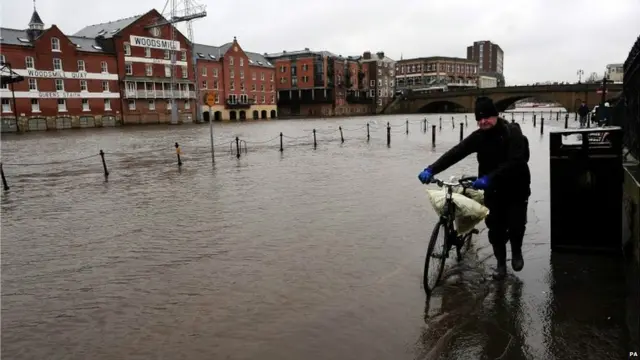Calles inundadas en York. Foto: PA