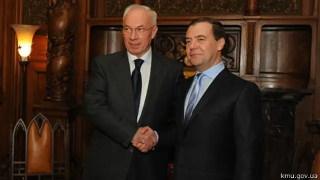 Медведев Украина собиқ бош вазири Николай Азаровнинг Россияда эмаслигини айтган.