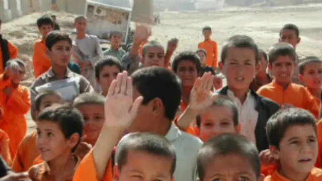 د پوهنې وزارت وايي اوس یې تر پنځوس سلنې ډېر ښوونکي مسلکي شوي او په همدې اندازه ښوونځيو ته هم ودانۍ جوړې شوي.