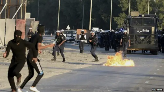  یہ دھماکہ حالیہ دنوں میں شیعہ اکثریتی دیہات میں پولیس پر ہونے والے حملوں کا تسلسل ہے