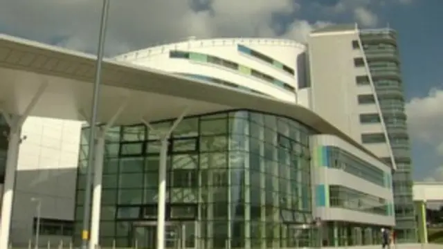 برمنگم کا کوئین الزبتھ ہسپتال جہاں یہ واقعہ پیش آیا۔ یہ وہی ہسپتال ہے جہاں ملالہ یوسف زئی کا علاج ہوا تھا