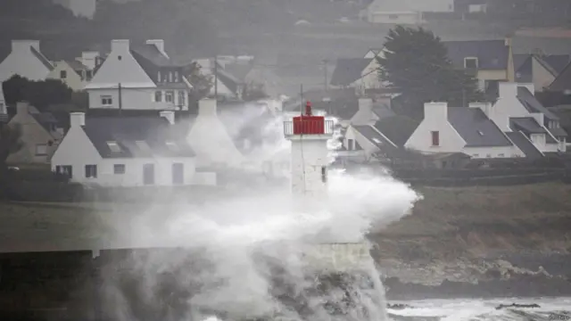 Шторм в Бретани