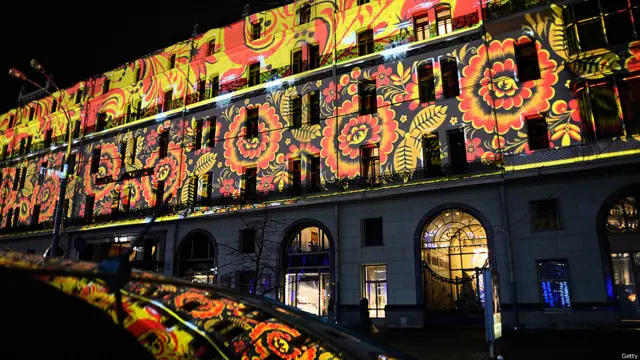 圣诞夜，在莫斯科市中心大都市酒店的圣诞灯饰。新年是俄国一年中的最大节日，东正教在1跃日庆祝圣诞节。