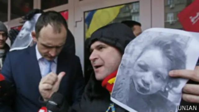 Активисты пикетируют Министерство внутренних дел 