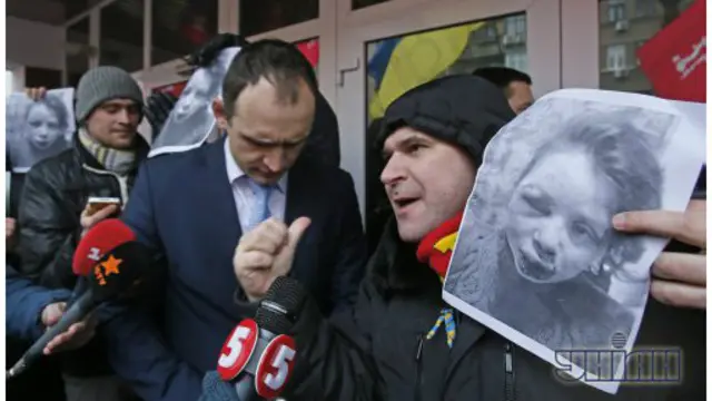 ктивисты пикетировали МВД, требуя отставки министра Виталия Захарченко