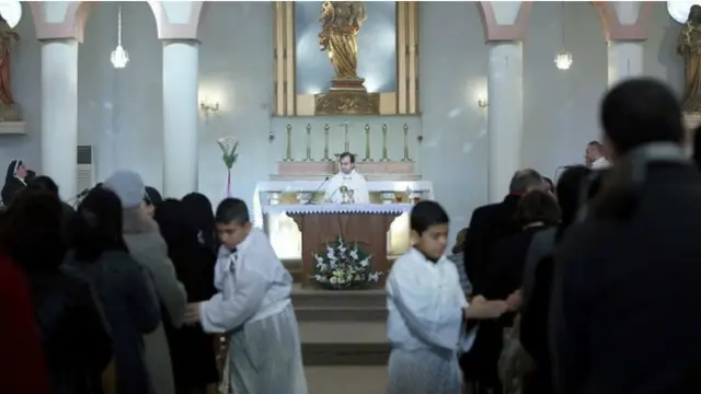 La communauté chrétienne d'Irak, visée par de nombreuses attaques et forcée au départ, a été réduite de plus de moitié ces dernières années.