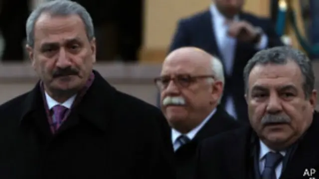 Отставки Зафера Чаглайана (слева) и Муаммера Гюлера требовала оппозиция