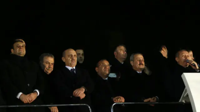 Zafer Caglayan (kanan), Erdogan Bayraktar (tengah) dan Muammer Guler (nomor dua kiri).