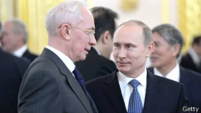 أزاروف قال إن المساعدات الروسية ستساعد على استقرار الاقتصاد الأوكراني