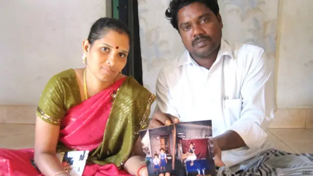 भाग्यलक्ष्मी, शक्तिवेल अपने मृत बच्चों की तस्वीर के साथ