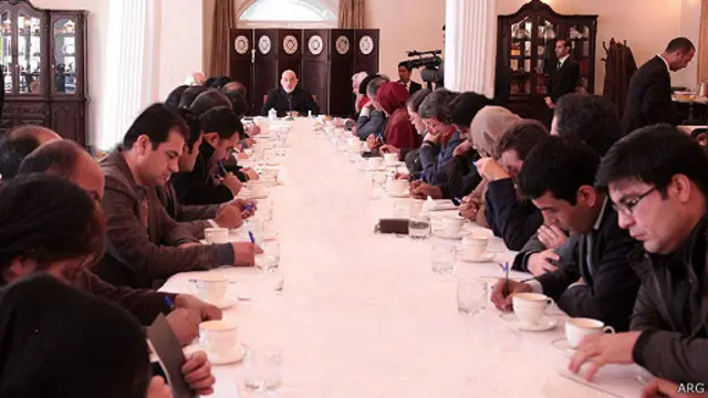 آقای کرزی سه روز پیش نشستی با روزنامه‌نگاران داخلی برگزار کرد 