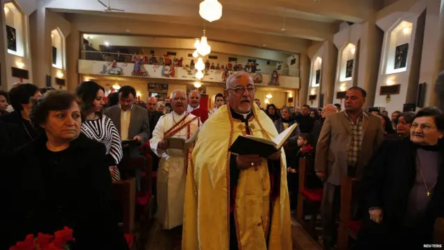 В столиці Іраку, місті Багдад, християни відвідали Різдвяну месу у халдейській церкві Святого Йосипа.