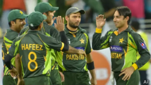 سعید اجمل نے 39 رنز کے عوض چار وکٹیں حاصل کیں