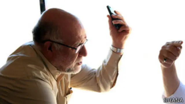 بیژن زنگنه: با قراردادهای جدید نفتی، دوره حضور شرکت‌های خارجی در صنعت نفت ایران بیشتر می‌شود