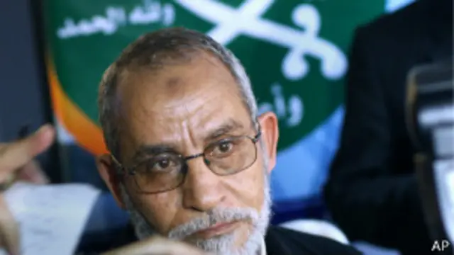 يواجه مرشد الإخوان المسلمين وعدد كبير من قياداتها محاكمات جنائية