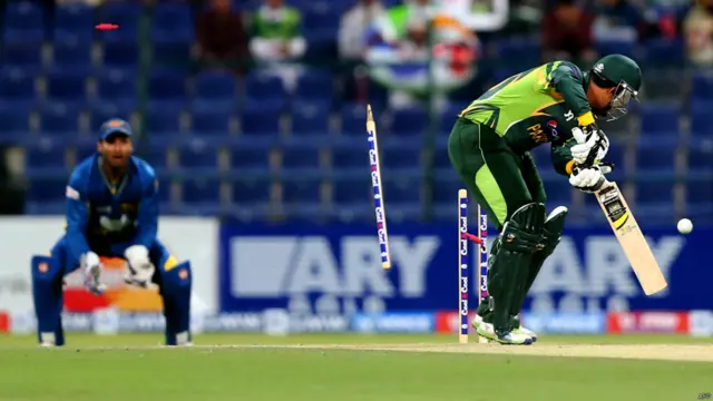 شرجیل اس میچ میں بھی بولڈ ہو گئے۔ 