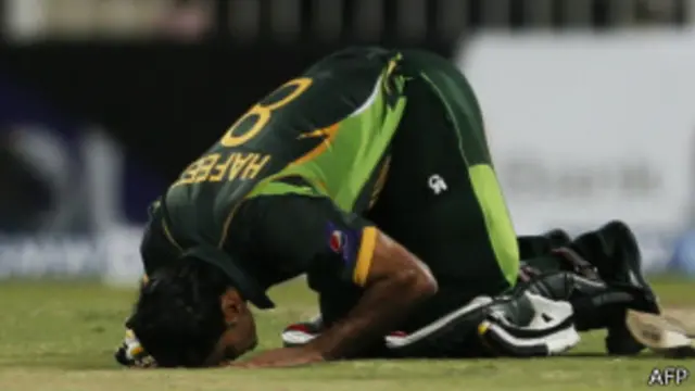 محمد حفیظ نے 2013 میں ون ڈے کرکٹ میں سب سے زیادہ پانچ سنچریاں بنائی ہیں