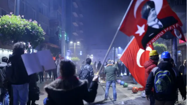 اعتراض‌های مردمی همزمان با اعلام اسامی وزرای جدید