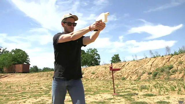 3 डी प्रिंटेड गन से फ़ायरिंग