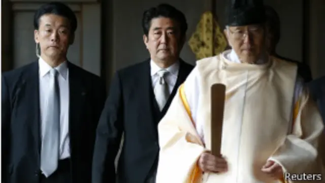 Ông Abe là Thủ tướng Nhật đầu tiên tới viếng đền Yasukuni từ năm 2006.