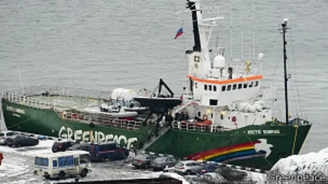 "Арктик Санрайз" у причальной стенки