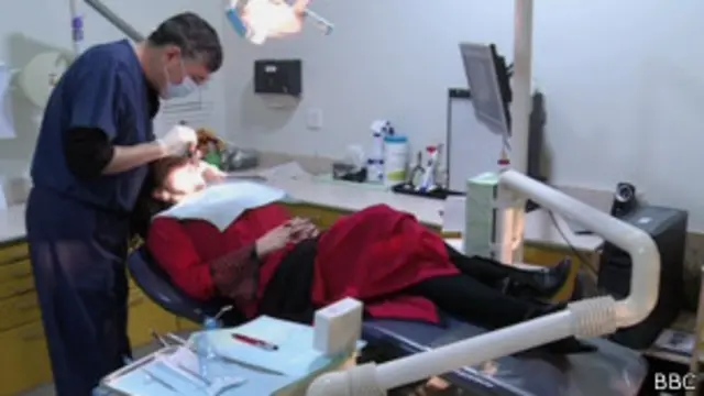 सड़क छाप दंत चिकित्सक