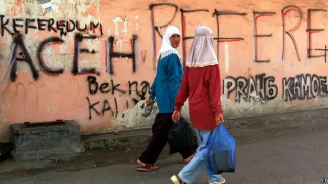 Sebagian eks kombatan GAM mengaku mensyukuri berakhirnya konflik bersenjata, tetapi mereka mengaku kecewa dengan perkembangan pasca perdamaian di Aceh.