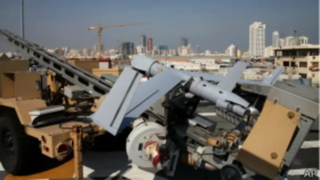 خیال کیا جاتا ہے کہ القاعدہ کے شدت پسند شام اور عراق کے درمیان سرحد کو پار کرکے صوبہ انبار میں دوبارہ منظم ہو گئے ہیں