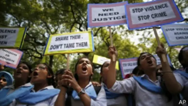 در پی مرگ یک دختر دانشجو در اثر تجاوز که سال گذشته روی داد موجی از خشم سراسر هند را فراگرفت