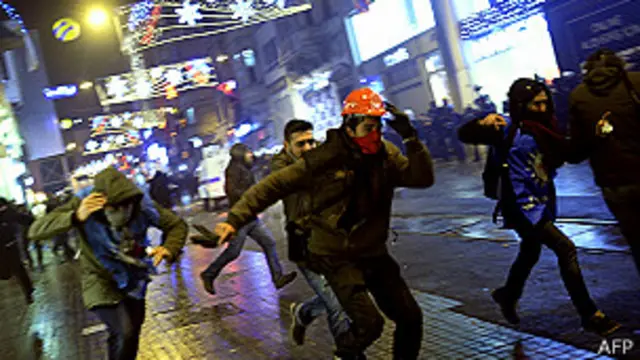 معترضان خواهات استعفای نخست‌وزیر ترکیه هستند