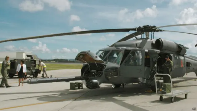 जापान के ओकिनावा द्वीप में स्थित अमरीकी एयरबेस