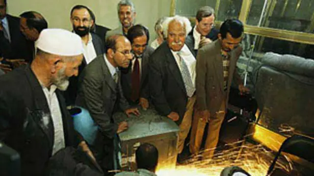 آقای سیریانیدی در سال 2003 زمانیکه گنجینه طلا تپه از مخفیگاه آن در زیرزمینیهای کاخ ریاست جمهوری افغانستان بیرون آورده میشد، حضور داشت