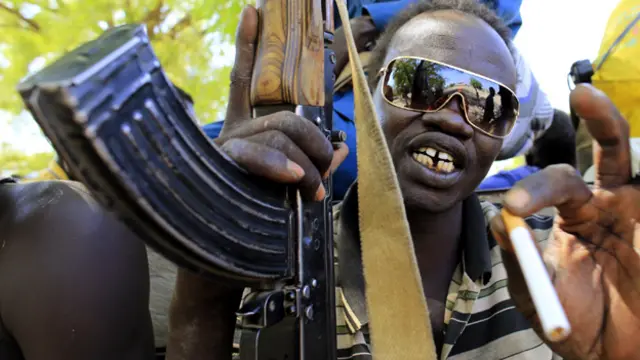 احد جنود حكومة جوبا بعد الاستيلاء على بور