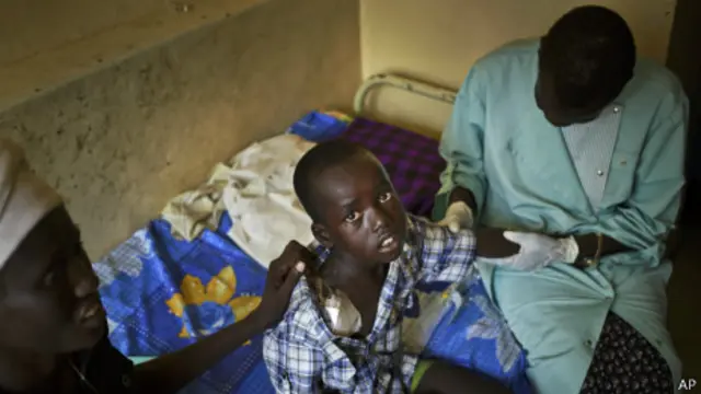 درمان پسری شش ساله که تیر به شانهاش اصابت کرده