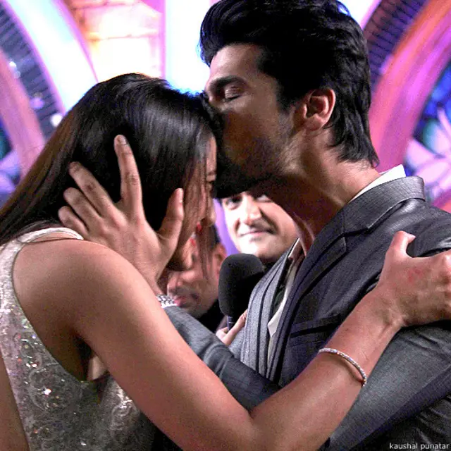 مقابلہ جیتنے کے بعد دوستوں نے گوہر خان کو مبارکباد پیش کی اور مستقبل کے لیے نیک خواہشات کا اظہار کیا