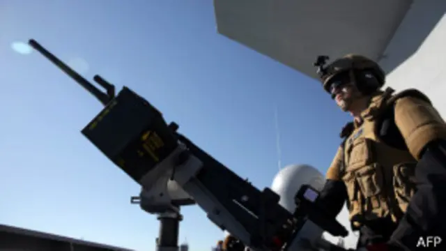 ستنقل الأسلحة إلى ايطاليا حيث ستحمل مرة أخرى على سفينة أمريكية قبل أن تبحر إلى المياه الدولية لتدميرها.