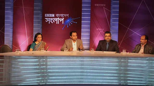 প্যানেল সদস্য বাঁ থেকে : ঢাকা বিশ্ববিদ্যালয়ের অধ্যাপক আমেনা মহসিন, অনুষ্ঠান সঞ্চালক আকবর হোসেন, ঢাকা চেম্বার অব কমার্স এন্ড ইন্ডাষ্ট্রীর সাবেক সভাপতি আসিফ ইব্রাহীম এবং বিএনপির কেন্দ্রীয় নেতা ও সংসদ সদস্য নজরুল ইসলাম মঞ্জু।