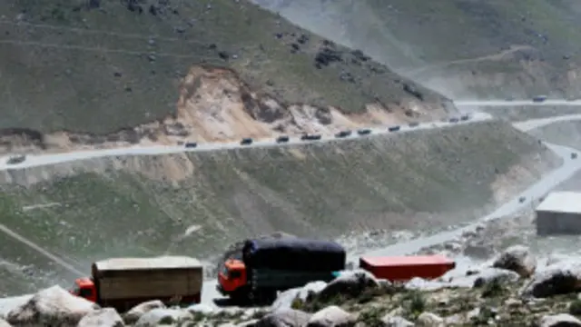 چارواکو څو کاله وړاندې پر لویو لارو تلې لګولې وې، خو ونه توانېدل چې د لویو لارو ویجاړۍ مخه ونیسي