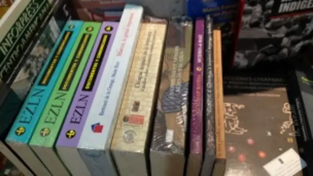Libros sobre el zapatismo.
