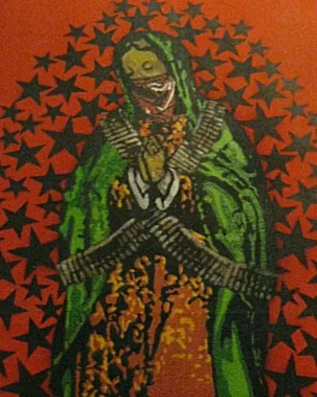 El tema de la revolución es reflejado de múltiples maneras, como esta versión de la Virgen de Guadalupe.