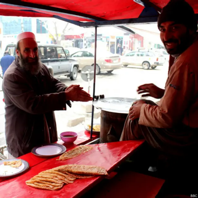 تاوده پيرکي هم دغسې موسم کې خپل مشتریان لري.