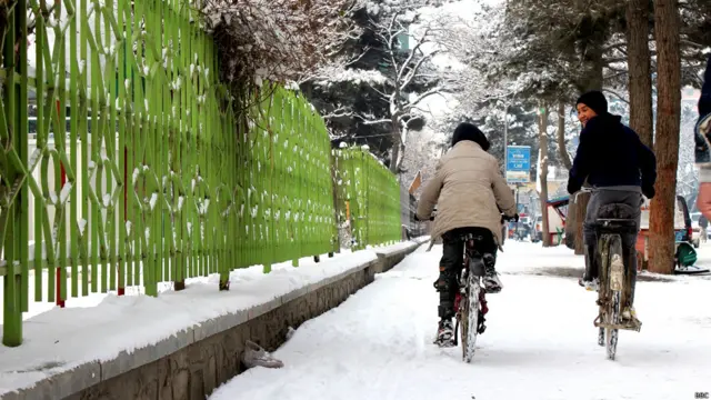 د واورې له اورېدو سره د کابل مېشتو ماشومانو پر څېرو ځانګړې خوشي لیدل کېږي. 