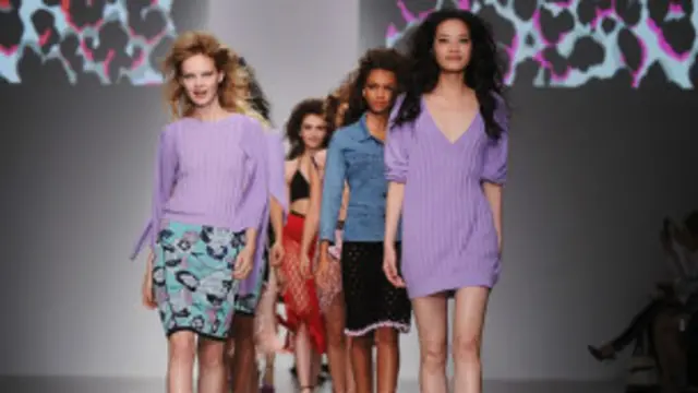 展示“奶奶辈”主题“回到从前的魅力”编织套装系列