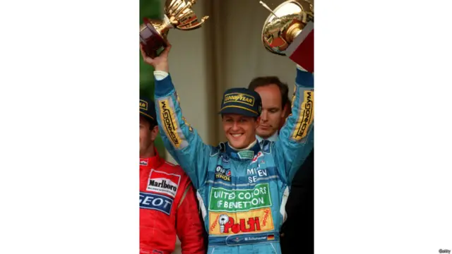 اگلے ہی سال فراری ٹیم میں ہوتے ہوئے انہوں نے دوسرا ٹائٹل جیتا۔ اس کے ساتھ ان کا شمار ریسنگ کی دنیا کے عظیم ترین کھلاڑیوں میں ہونے لگا۔